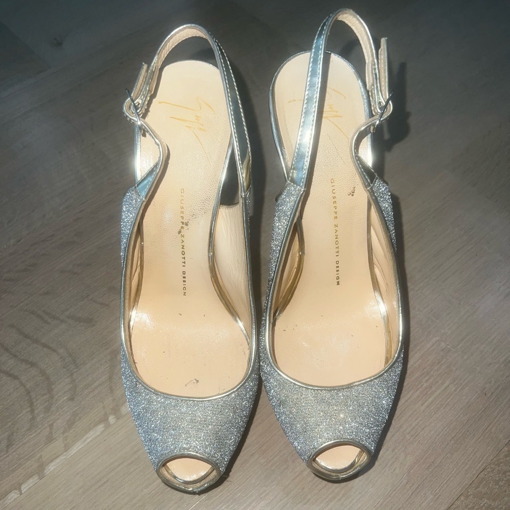 Giuseppe zanotti peep toe heel